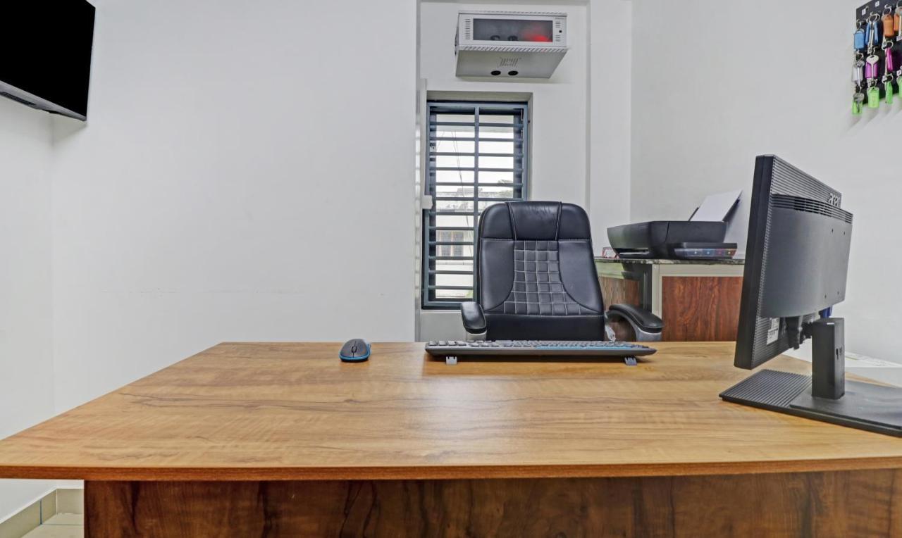 Nirupama,Hotel Aluva 700 Mtr From Aluva Railway Station Alwaye Exterior photo