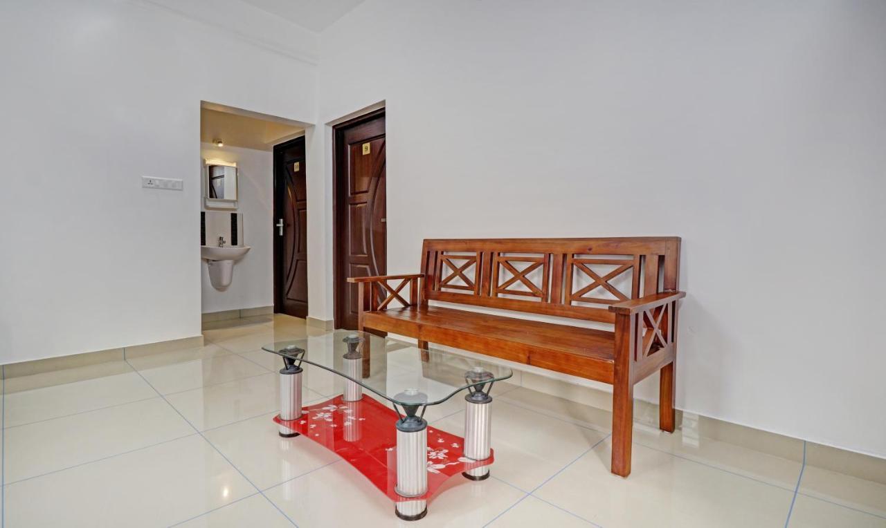 Nirupama,Hotel Aluva 700 Mtr From Aluva Railway Station Alwaye Exterior photo