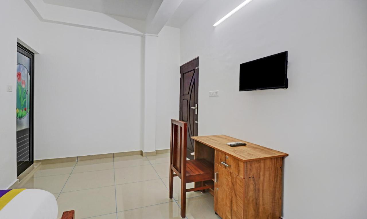 Nirupama,Hotel Aluva 700 Mtr From Aluva Railway Station Alwaye Exterior photo