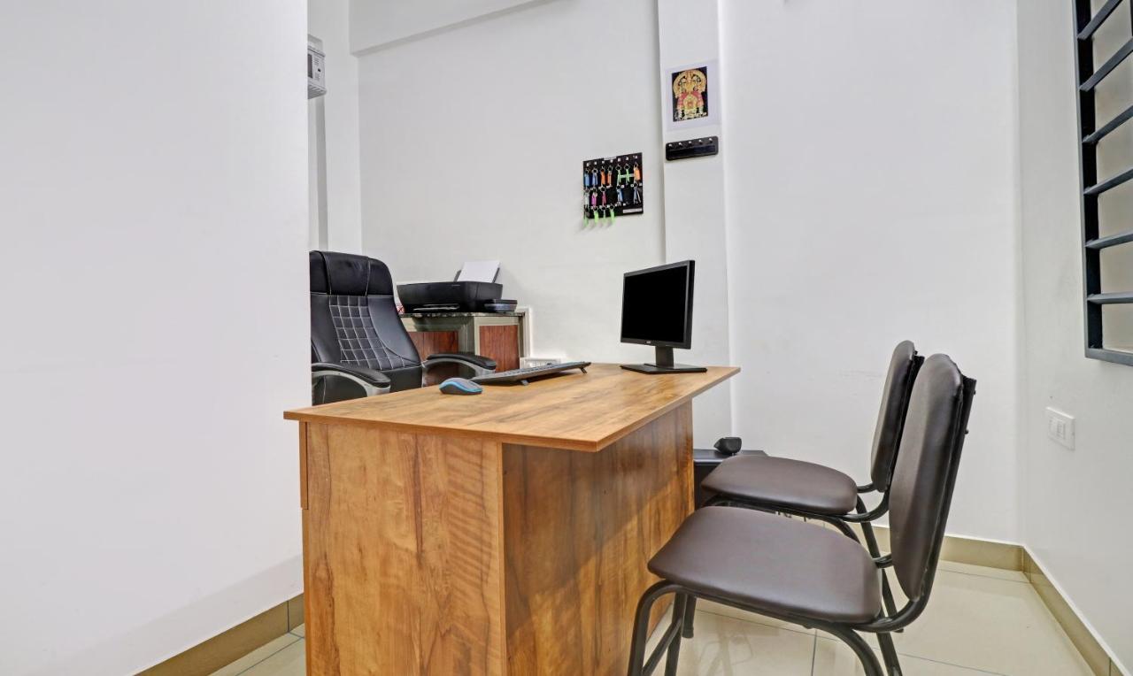 Nirupama,Hotel Aluva 700 Mtr From Aluva Railway Station Alwaye Exterior photo