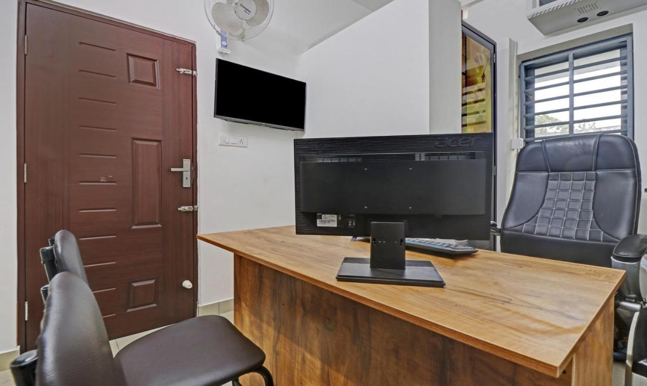 Nirupama,Hotel Aluva 700 Mtr From Aluva Railway Station Alwaye Exterior photo
