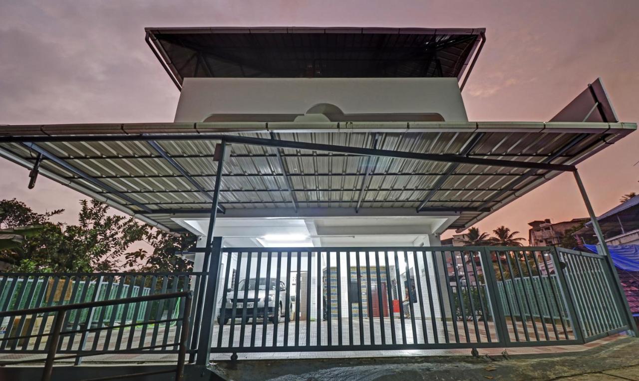 Nirupama,Hotel Aluva 700 Mtr From Aluva Railway Station Alwaye Exterior photo