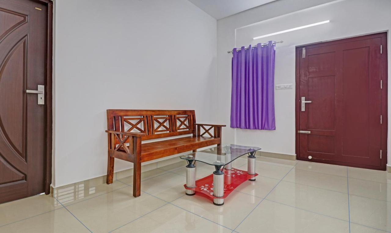 Nirupama,Hotel Aluva 700 Mtr From Aluva Railway Station Alwaye Exterior photo