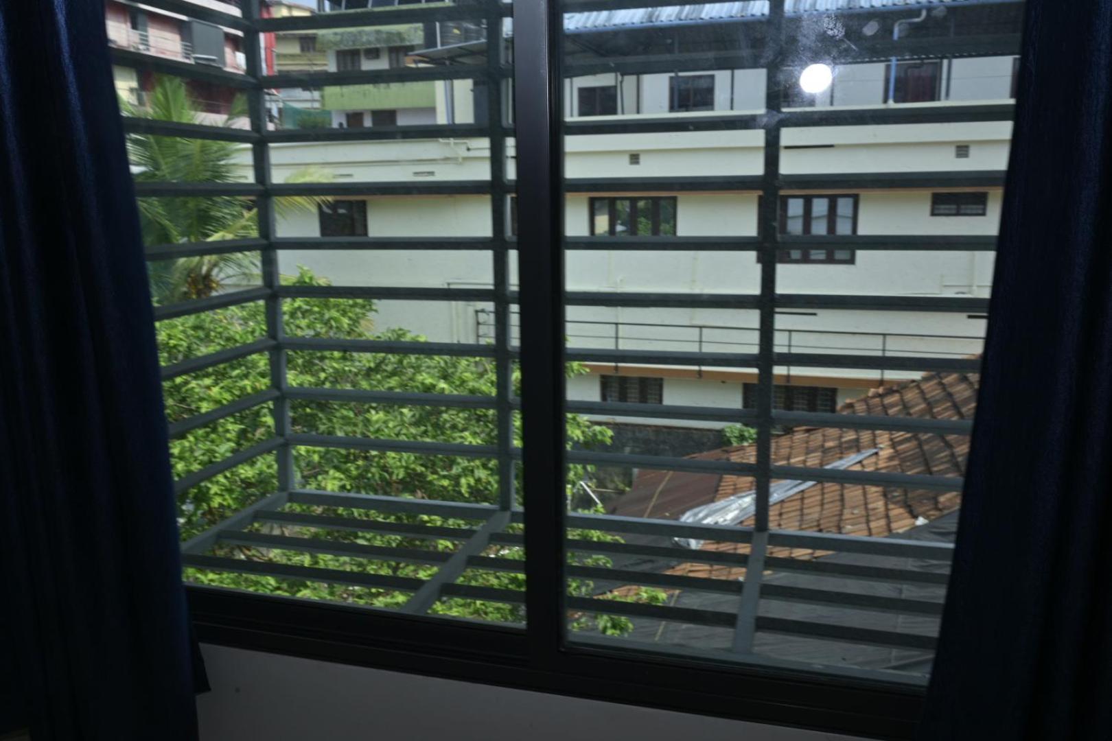 Nirupama,Hotel Aluva 700 Mtr From Aluva Railway Station Alwaye Exterior photo