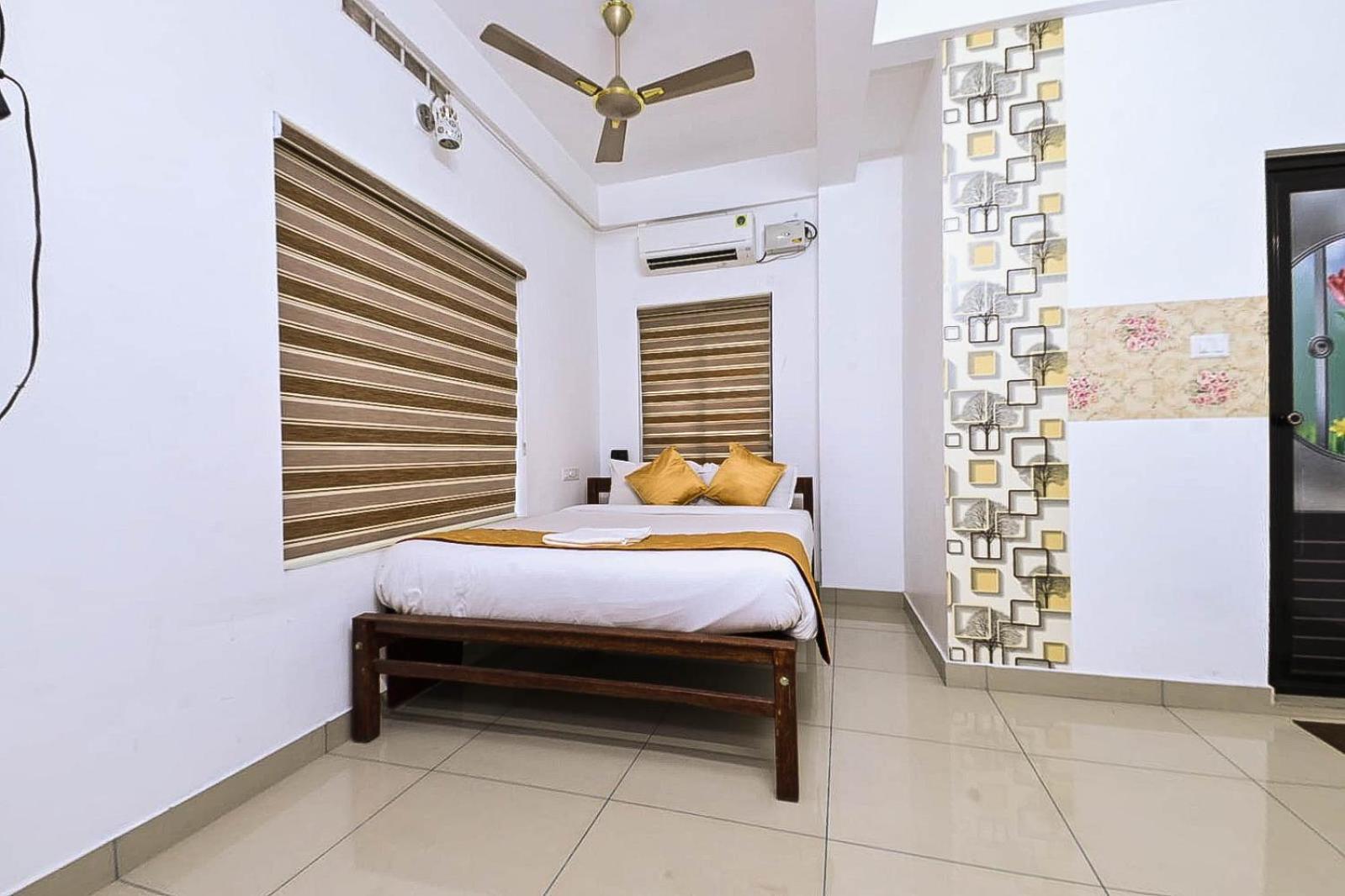 Nirupama,Hotel Aluva 700 Mtr From Aluva Railway Station Alwaye Exterior photo