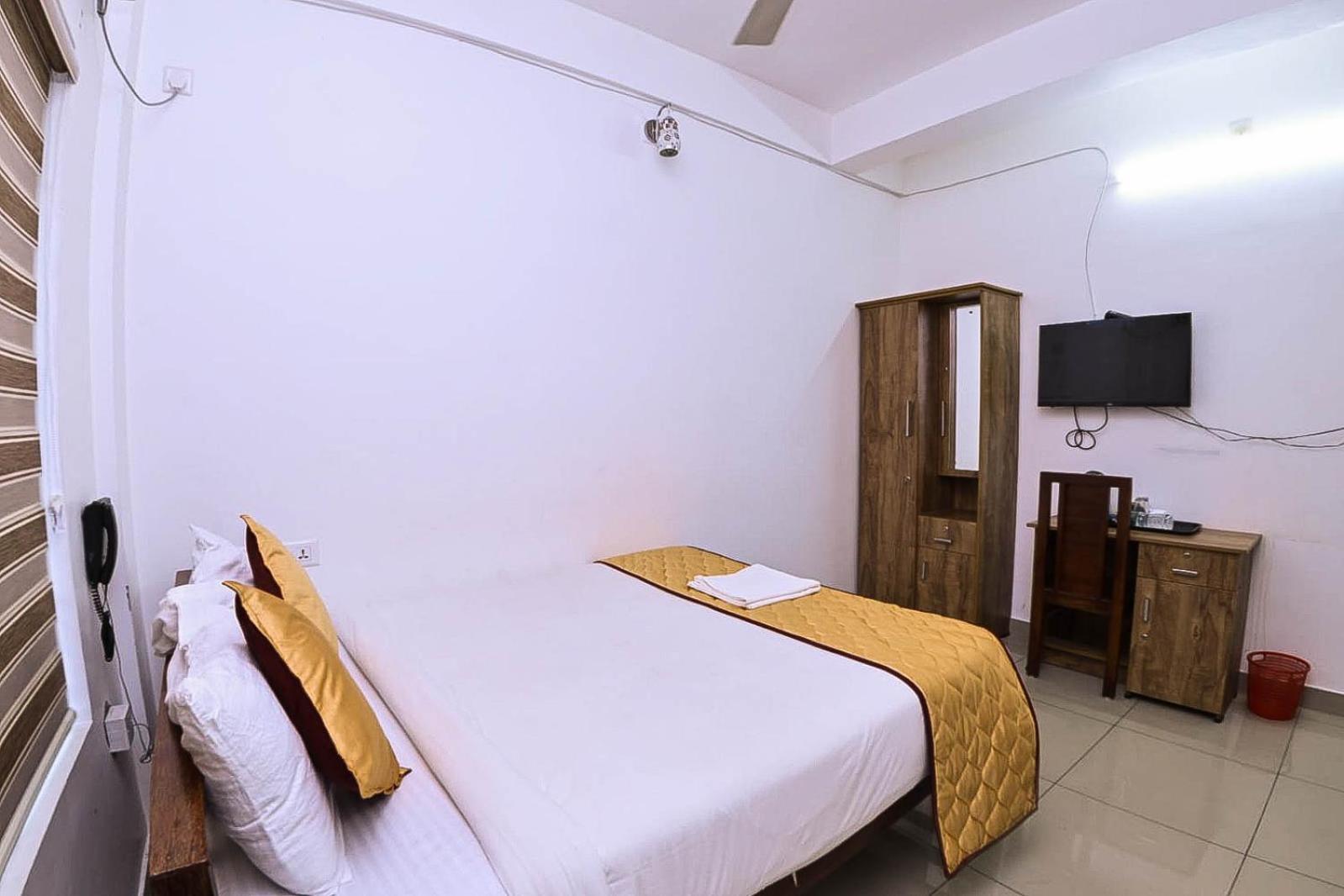 Nirupama,Hotel Aluva 700 Mtr From Aluva Railway Station Alwaye Exterior photo