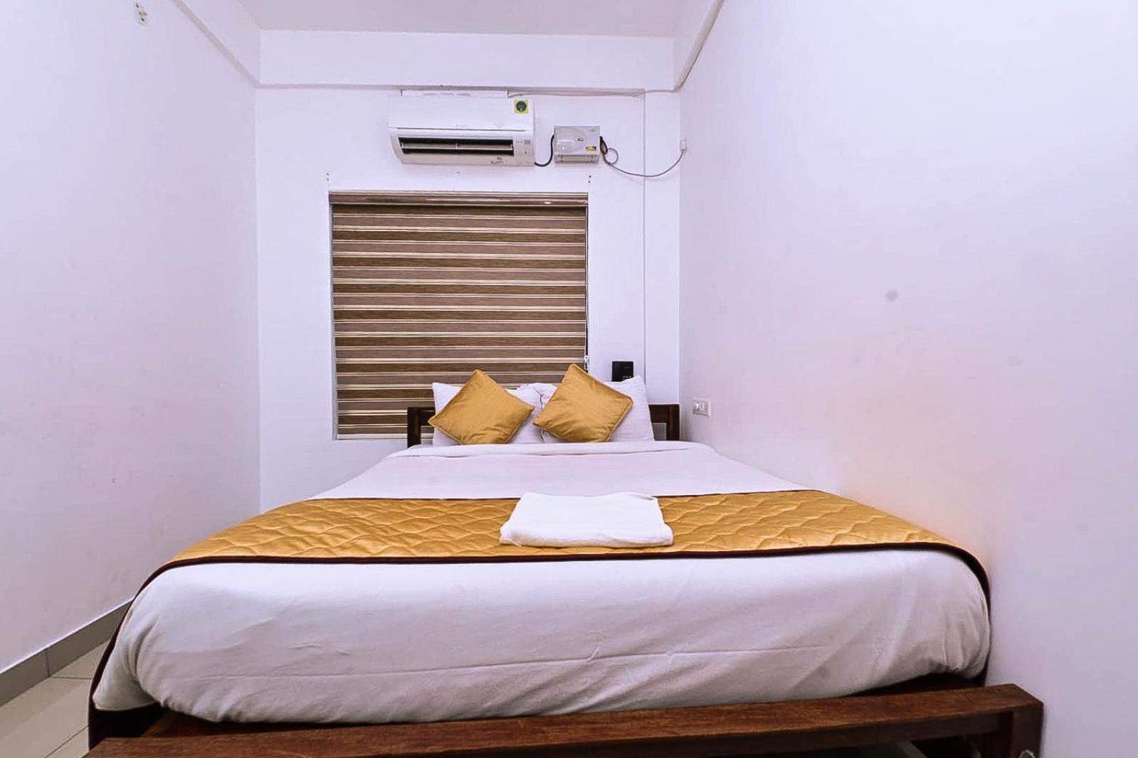 Nirupama,Hotel Aluva 700 Mtr From Aluva Railway Station Alwaye Exterior photo