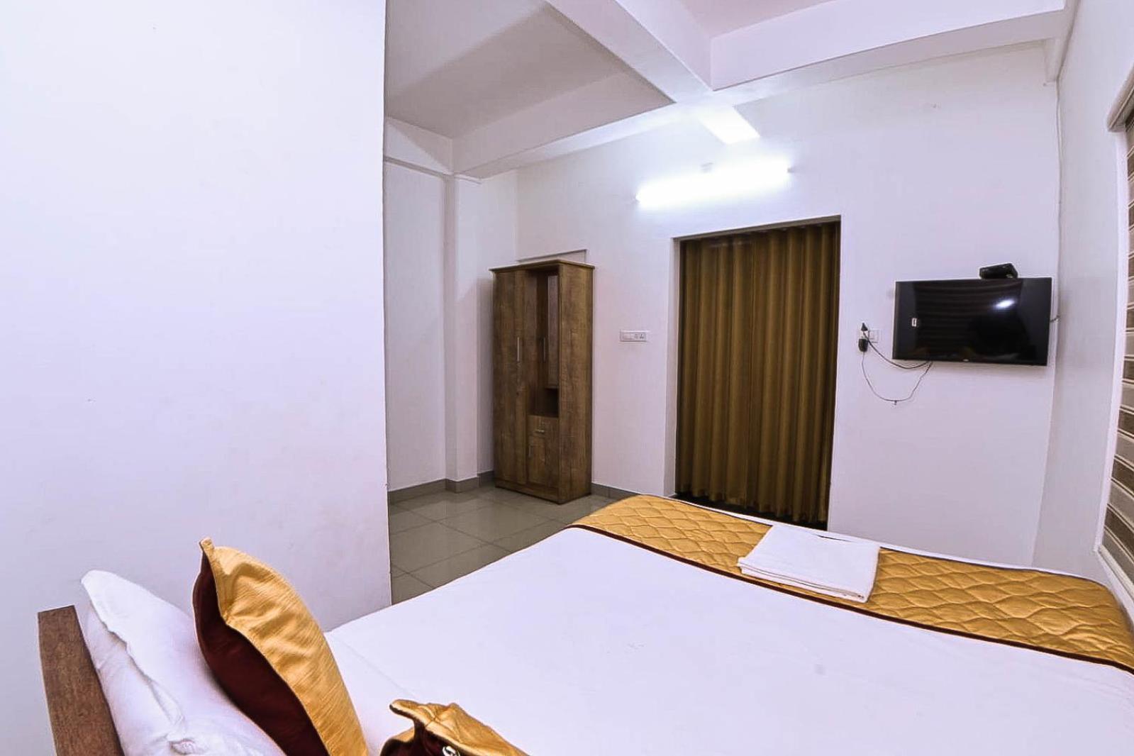 Nirupama,Hotel Aluva 700 Mtr From Aluva Railway Station Alwaye Exterior photo