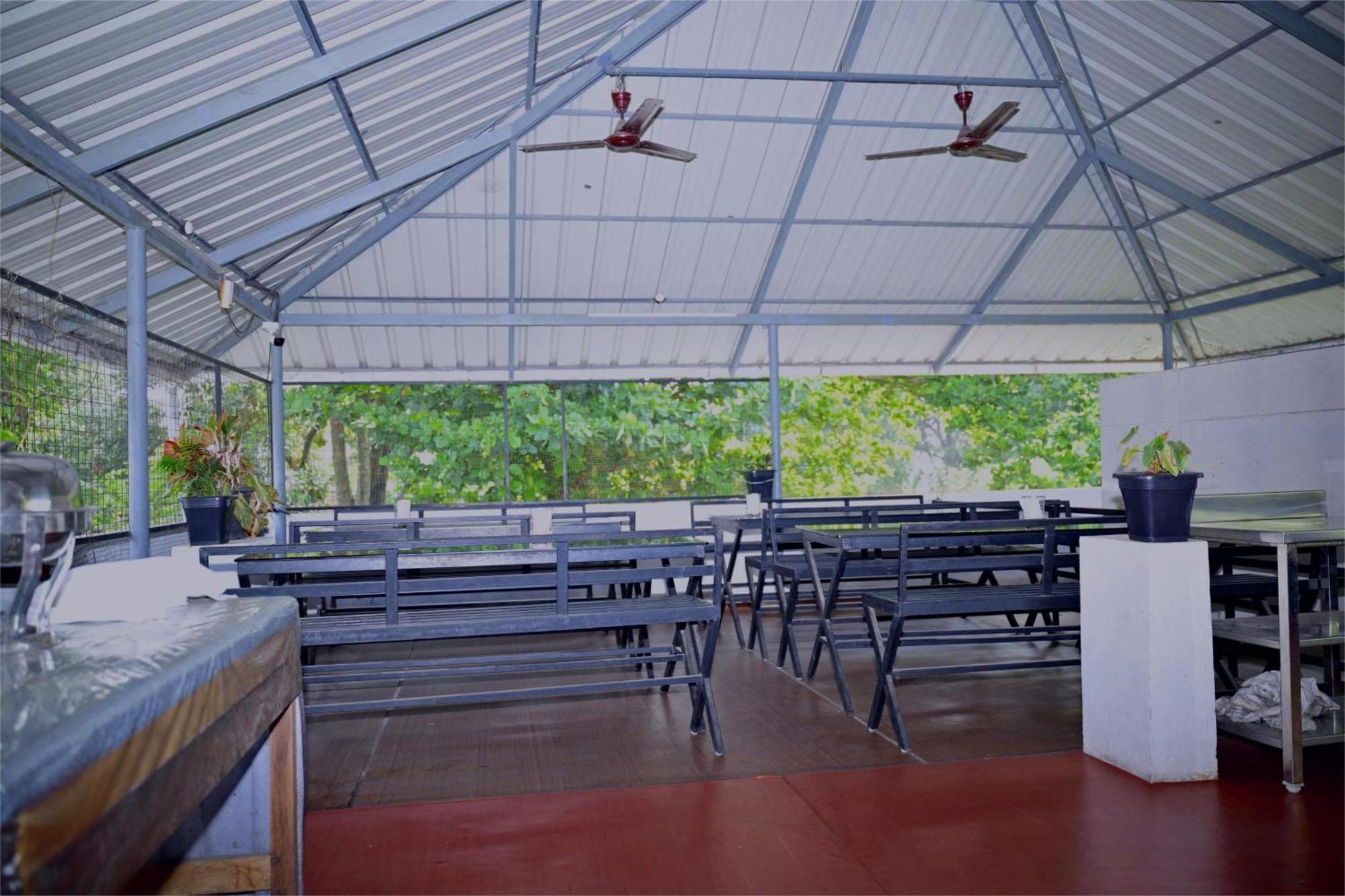 Nirupama,Hotel Aluva 700 Mtr From Aluva Railway Station Alwaye Exterior photo